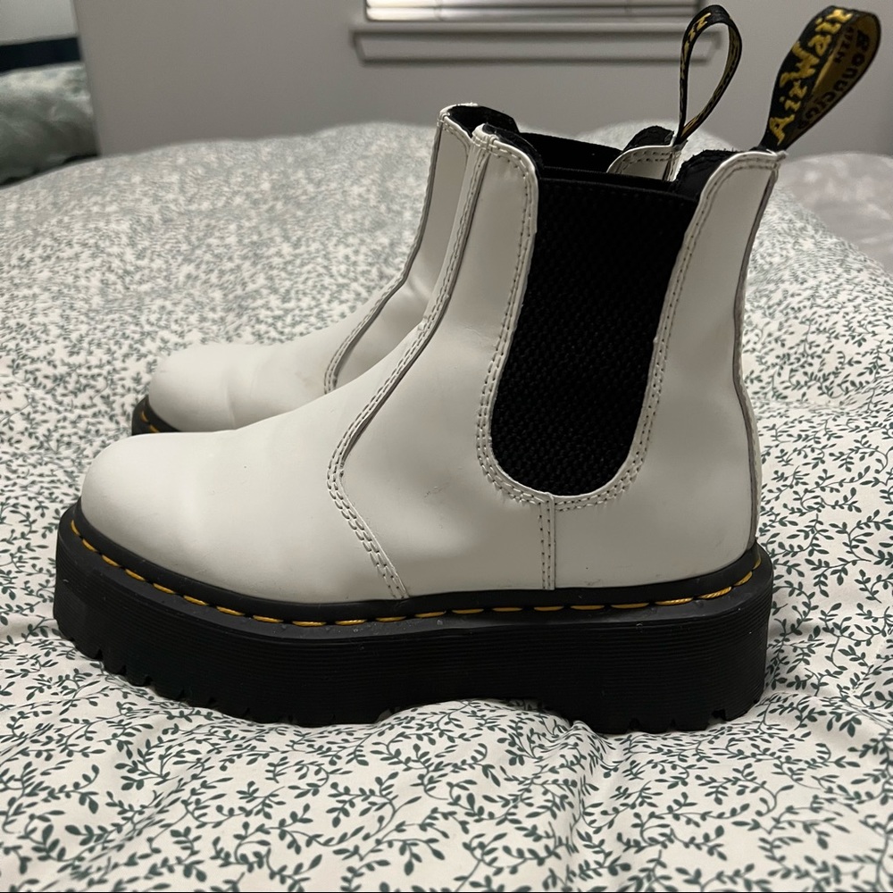 DR. MARTENS 2976 Quad Platform Womens White Chelsea Boots